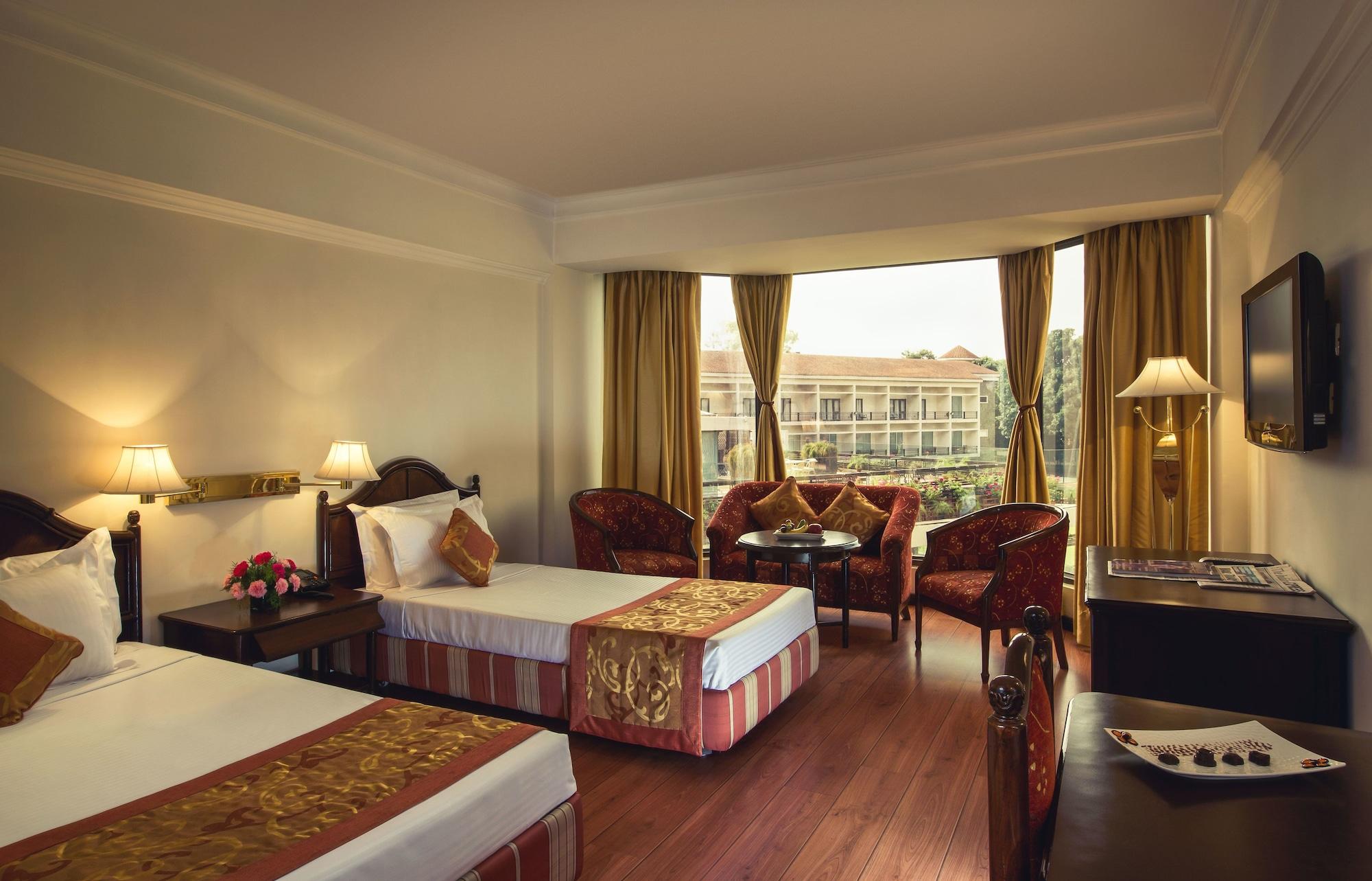 Hotel Mountview Чандігарх Екстер'єр фото