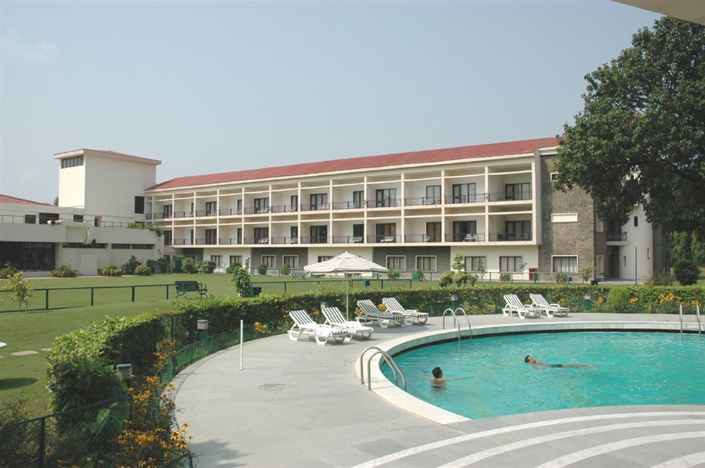 Hotel Mountview Чандігарх Екстер'єр фото