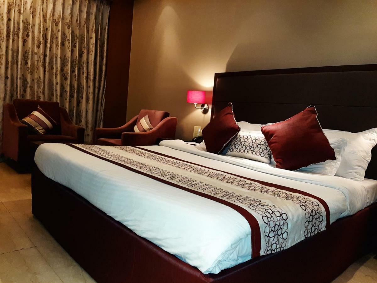 Hotel Mountview Чандігарх Екстер'єр фото